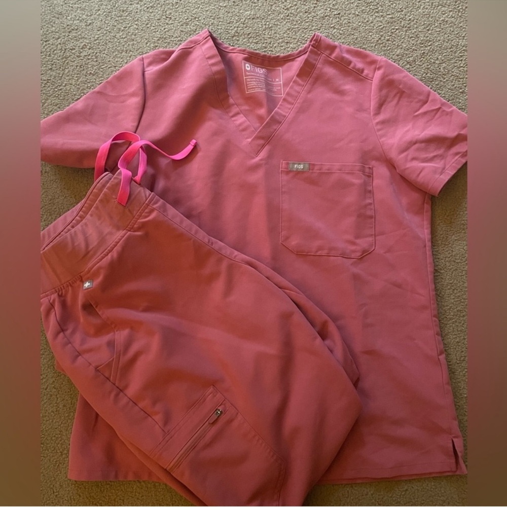 Figs Pink Scrub Set